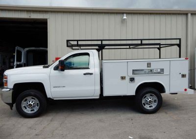 truck service body with ladder rack