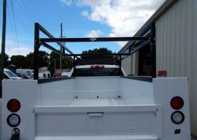 truck service body with rack